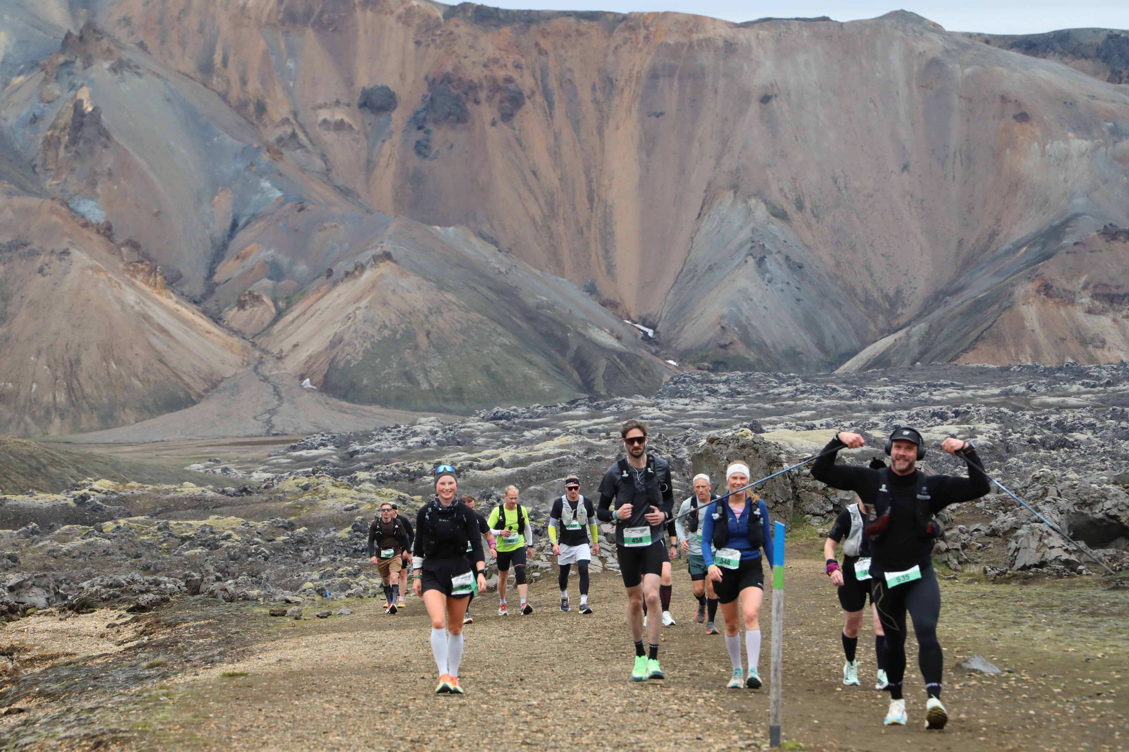 Laugavegur Ultra 2026 - Vídeó og myndir eftir 3 km og myndir í marki